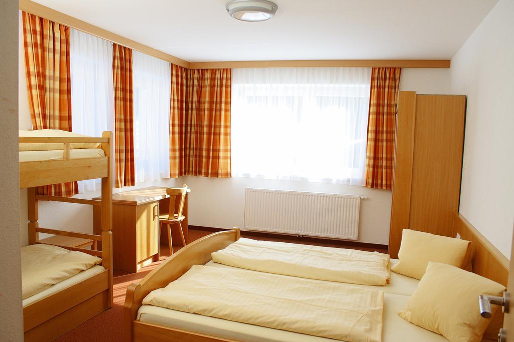 Jugendhotel Aicher Wagrain Ruang foto